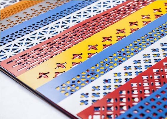 شبكة سلكية مجلفنة مثقبة بفتحات 5-100 مم وطول 1.2-3 متر