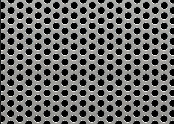 الصفائح المعدنية المثبطة في المركز ASTM B209 المعيار المواد المختلفة المناطق المفتوحة 5% - 79%