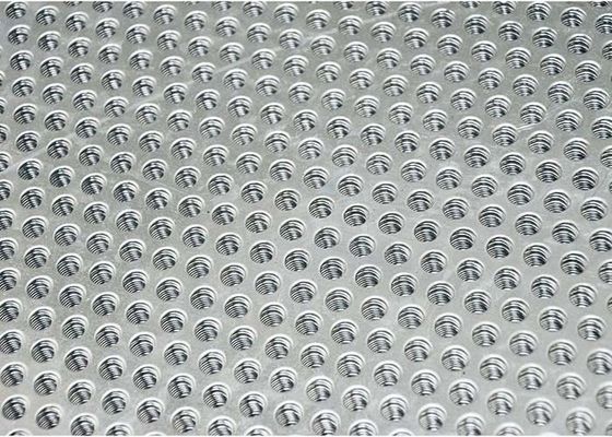 الصفائح المعدنية المثبطة في المركز ASTM B209 المعيار المواد المختلفة المناطق المفتوحة 5% - 79%