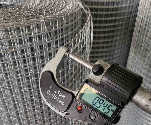 2.5-25cm الثقب 1 2 سلك الحديدية المغلفة الشبكة مع 1mm-10mm قطر 0.4-2m نطاق العرض